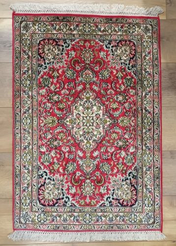 Szavéta 100% selyem szőnyeg indiai luxus szőnyeg piros 64 x 93 cm
